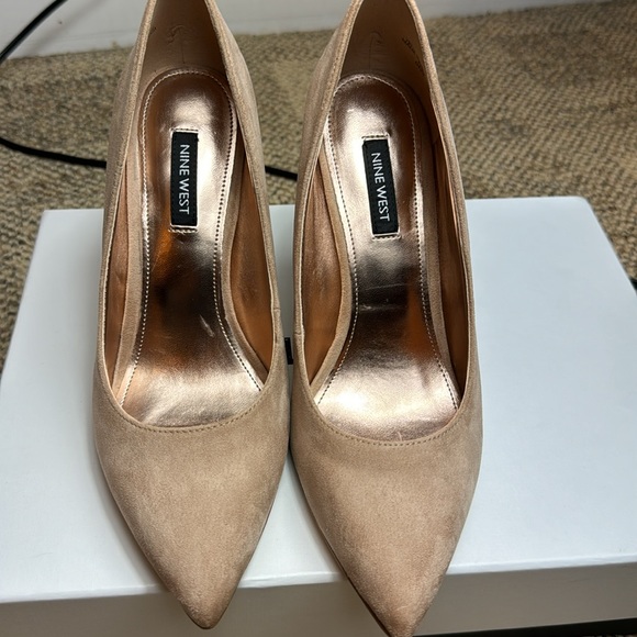 NWOT • Nine West • Women's Tunips Pointy Toe Pump • Barely Nude/Rhinestone • 8M - Picture 9 of 17